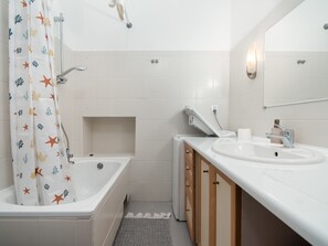 Free toiletries, hair dryer, towels - Park Strzelecki Two-Level Apartment (Kraków)