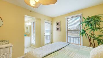 4 bedrooms, desk, iron/ironing board, travel cot