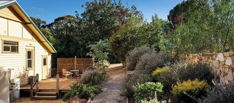 Elegant Goldfields Retreat | Spa Bath & Privacy