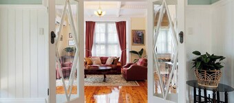 Elegant Goldfields Retreat | Spa Bath & Privacy