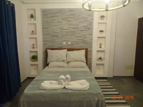 Spacious apartment - covered panoramic terrace with ocean breeze!