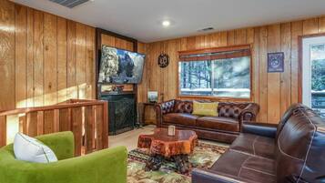 Televisión, chimenea, videojuegos y oficina