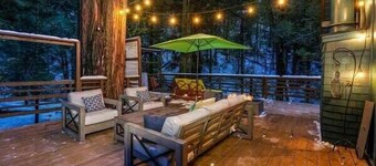 Hot Tub & Game Room • Starlight Cabin Retreat