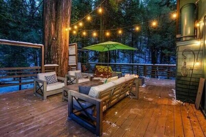 Hot Tub & Game Room • Starlight Cabin Retreat