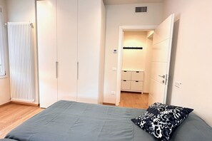 2 bedrooms, desk, WiFi, bed sheets - Villa Ada at the Lido (Venezia)