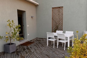 Outdoor dining - Villa Ada at the Lido (Venezia)