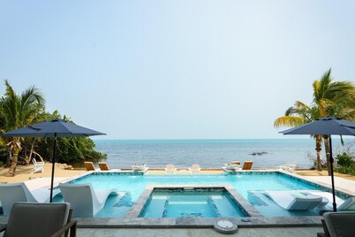 Spacious 4-Bed Villa in Placencia Village w/ Pool!