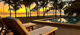 Private Oceanfront 4-Bed Villa w/Pool on Huge Lot