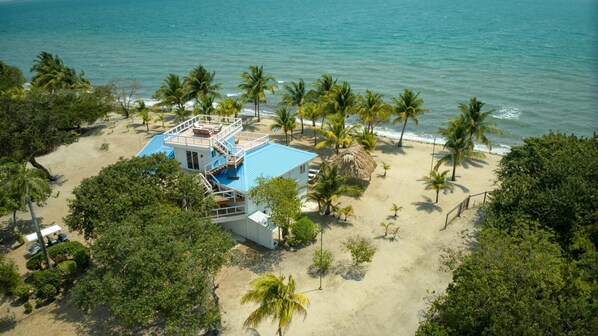 Exterior - Private Oceanfront 4-Bed Villa w/Pool on Huge Lot (Placencia)