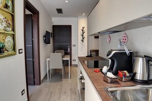 Microwave, oven, stovetop, coffee/tea maker