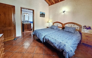 2 bedrooms, free WiFi, bed sheets - 2 bedroom amazing home in Buenavista del Norte (Buenavista del Norte)