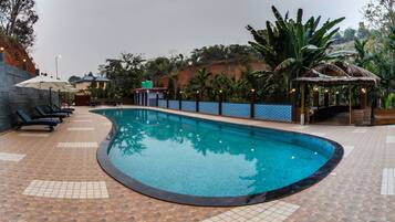Outdoor pool, pool umbrellas, sun loungers