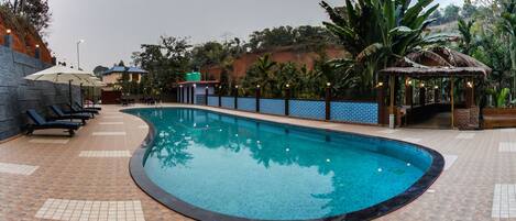 Outdoor pool, pool umbrellas, sun loungers