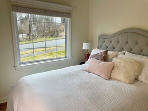 2 bedrooms, desk, iron/ironing board, free WiFi