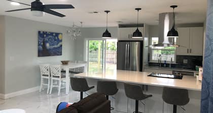 Cozy ,Tranquil 3-bedroom in Spring Hill with WiFi, AC ; home away from home.