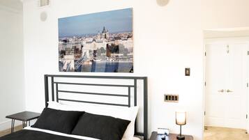 2 bedrooms, desk, iron/ironing board, free WiFi