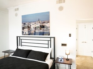 2 室のベッドルーム、デスク、アイロン / アイロン台、WiFi (無料)