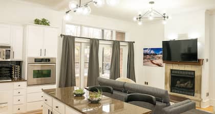 Located within the heart of the entertainment district! ADA ramp/parking on site