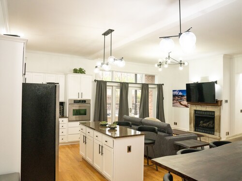 Located within the heart of the entertainment district! ADA ramp/parking on site