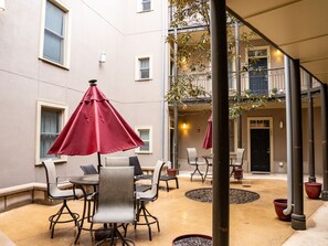 屋外ダイニングエリア