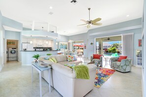 Smart TV, reproductor de DVD, libros, biblioteca de música