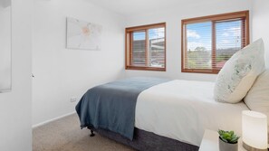 2 habitaciones, tabla de planchar con plancha, wifi y ropa de cama