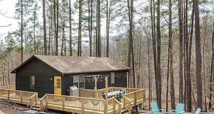 Tucked Inn: Upper Unit - 151 Getaway/Wine + Brews
