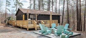 Tucked Inn: Upper Unit-House-Private Bathroom