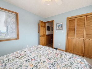 4 habitaciones, acceso a internet y ropa de cama