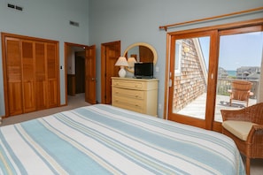 4 bedrooms, internet, bed sheets - Windsurfer - Close to beach and bike path, 4 bed, 3 bath oceanside in Duck (Duck)