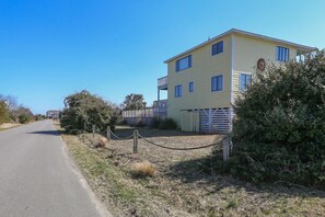 Property grounds - Sunny Spot - 4BR, 2.5 BA Oceanside, Corolla,  w/Private Pool - only TWO BLOCKS to beach (Corolla)
