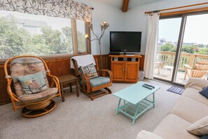 TV, lettore DVD, tavolo da calcetto