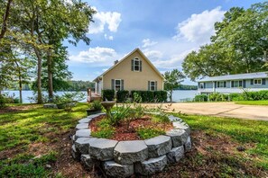 Property grounds - Sunset Oasis Sinclair: Waterfront, Dock & Fire Pit (Eatonton)