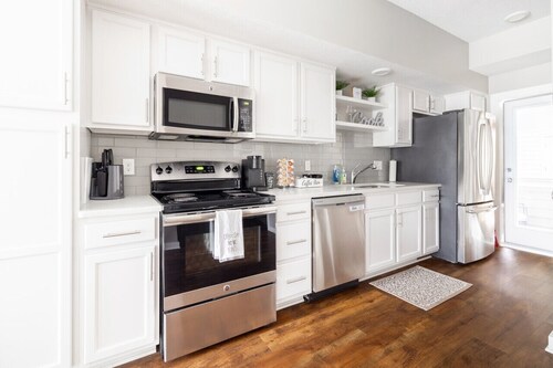 Luxury Downtown Townhome w/ Private Garage Unit 15