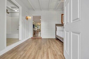 6 室のベッドルーム、アイロン / アイロン台、WiFi、ベッドシーツ