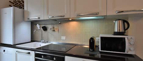 Refrigerador, microondas, horno, lavavajillas
