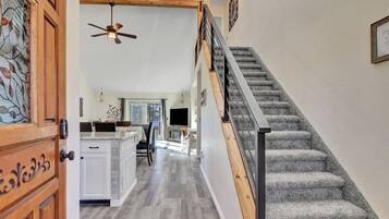 TV, fireplace, offices