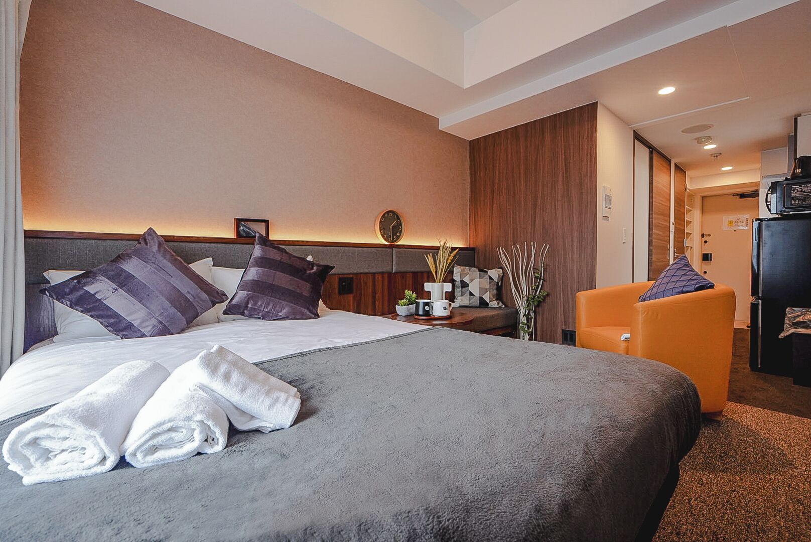 办公桌、隔音、免费 WiFi、床单