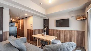Family Suite, Multiple Beds, City View | Living area | 40-inch flat-screen TV with digital channels, TV
