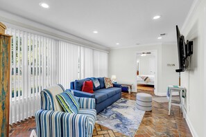 2 Schlafzimmer, Zimmersafe, Bügeleisen/Bügelbrett, WLAN