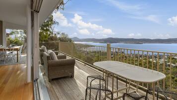 Luxury House | 2 bedrooms, individually decorated, individually furnished, desk