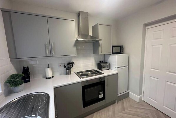 Fridge, microwave, oven, stovetop