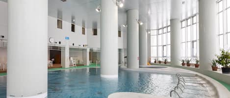 Piscine intérieure