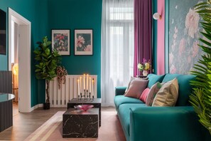 Design Apartment | Living area | 42-inch Smart TV with cable channels, Netflix, streaming services - Flowers in Wonderland by HOLT (Bucharest)