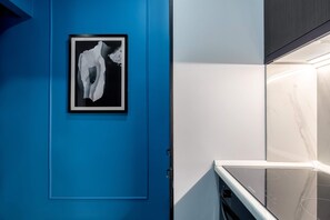 Design-Apartment | Eigene Küche | Großer Kühlschrank, Mikrowelle, Ofen, Geschirrspüler