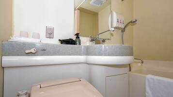 Duschwanne, kostenlose Toilettenartikel, Haartrockner