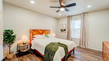 2 Schlafzimmer, Schreibtisch, Bügeleisen/Bügelbrett, WLAN