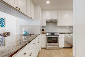 Fridge, microwave, oven, stovetop - 2-story home with private heated pool, kitchen & kitchenette & beach access (Santa Rosa Beach)