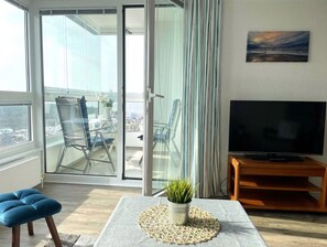 TV, DVD player, table tennis, stereo