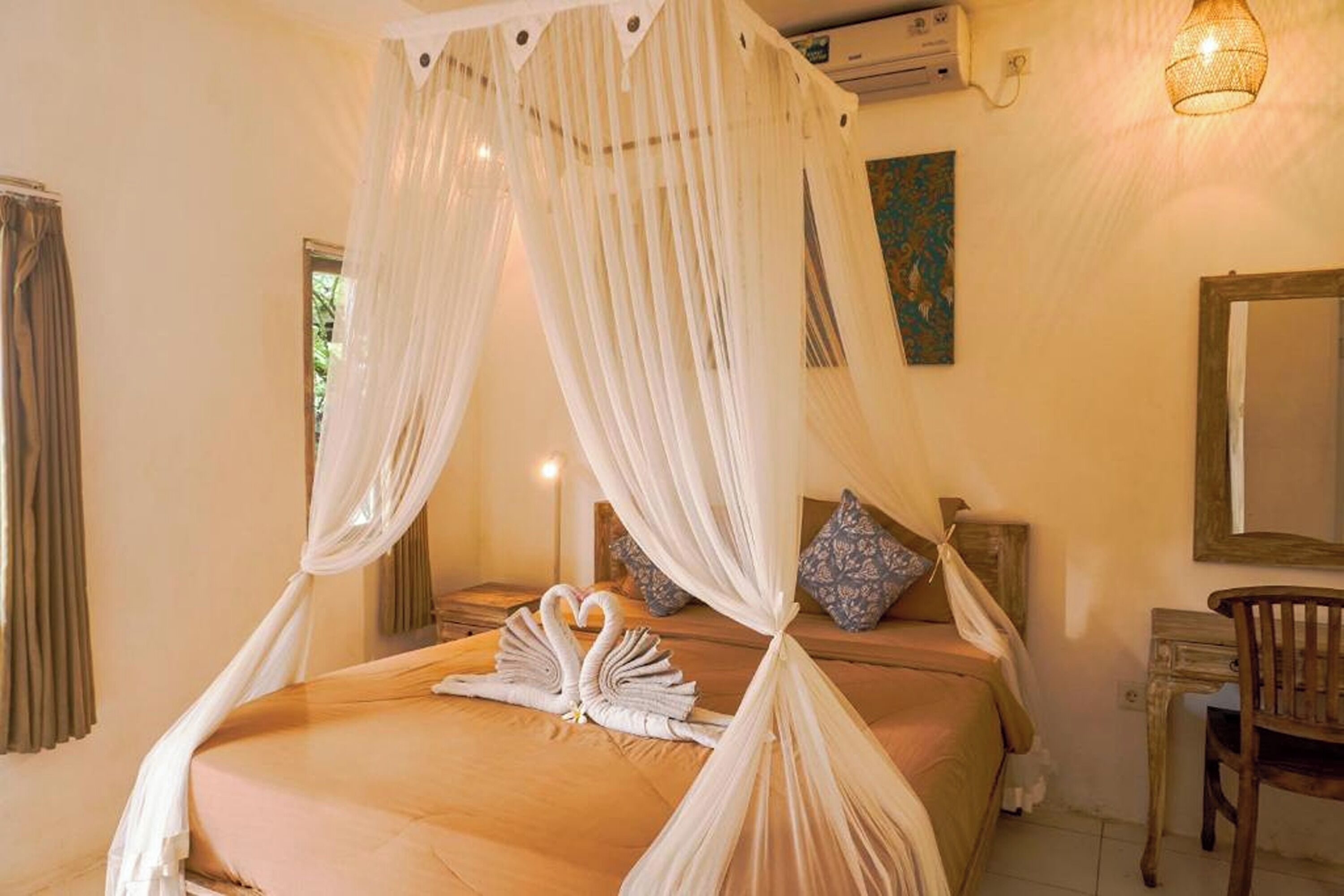 Free WiFi, bed sheets